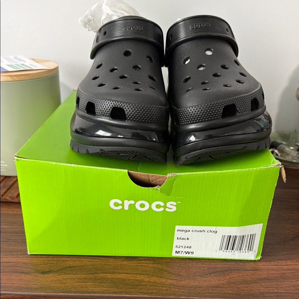 CROCS Mega Crush Clog - Black Womens9